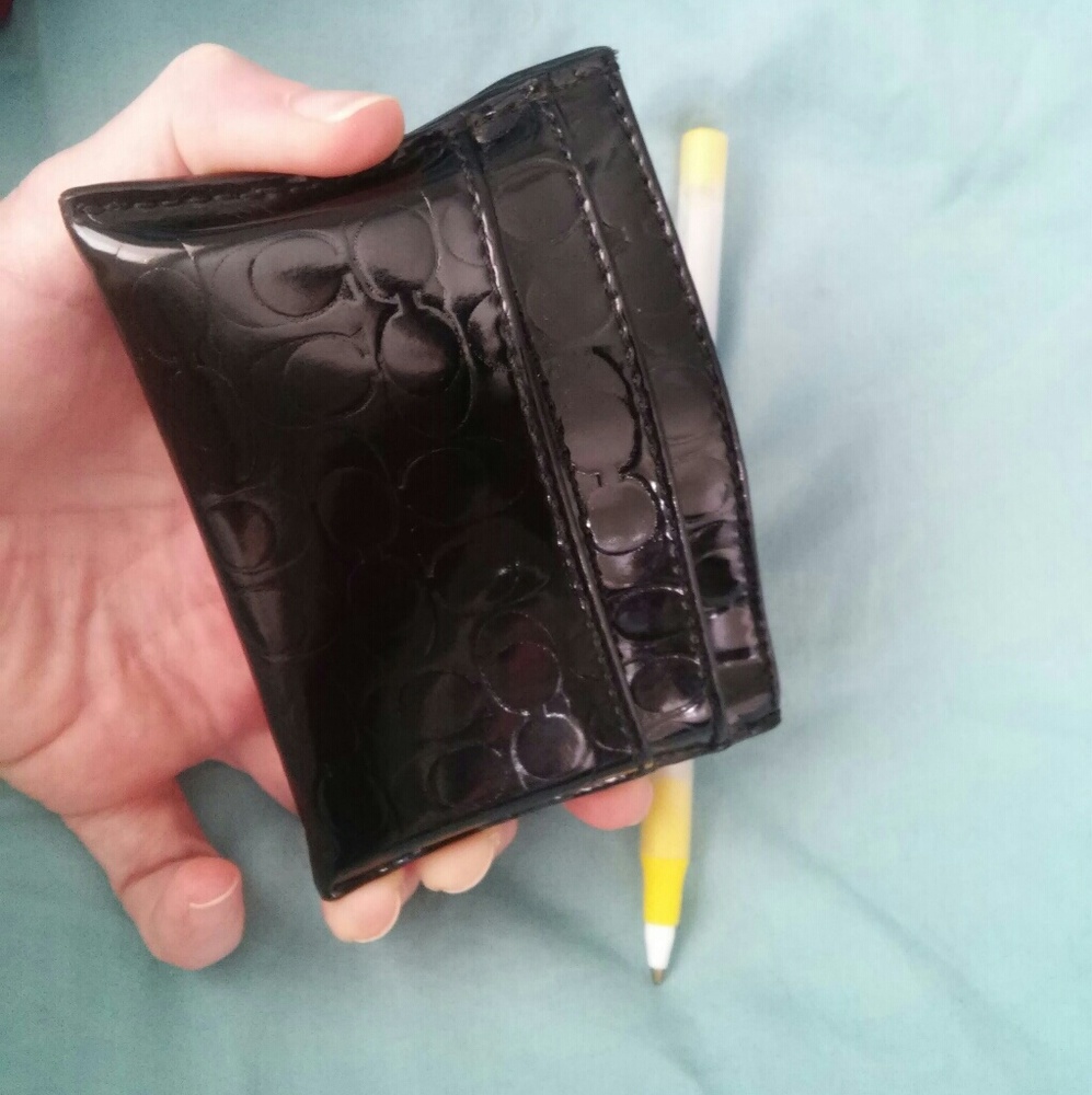 Auth. Coach wallet