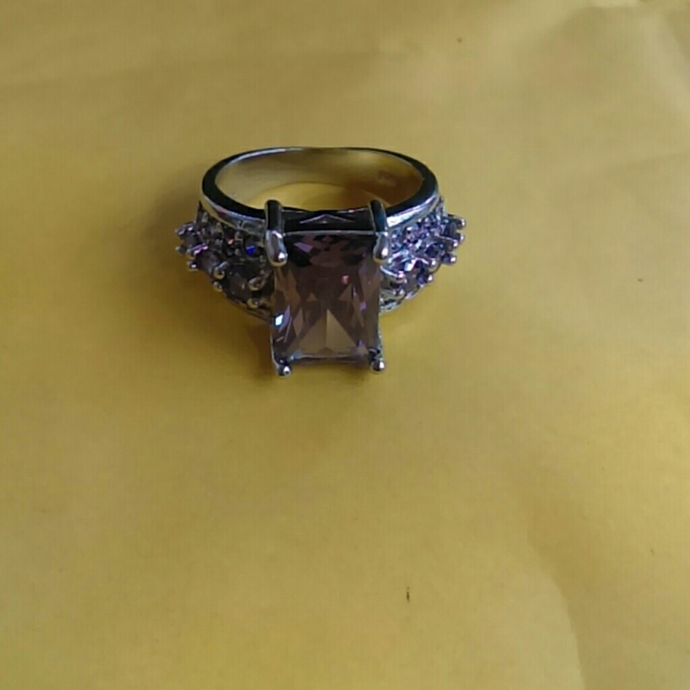 (NWOT) Stylish Purple Gem Stone Ring