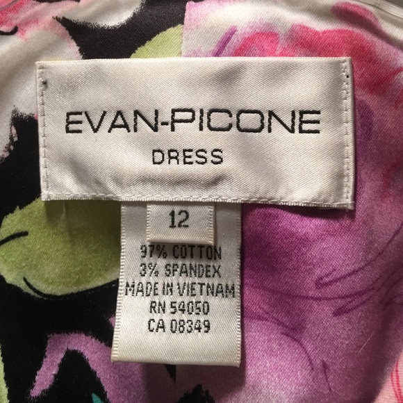 Dress - Picture 3 of 4