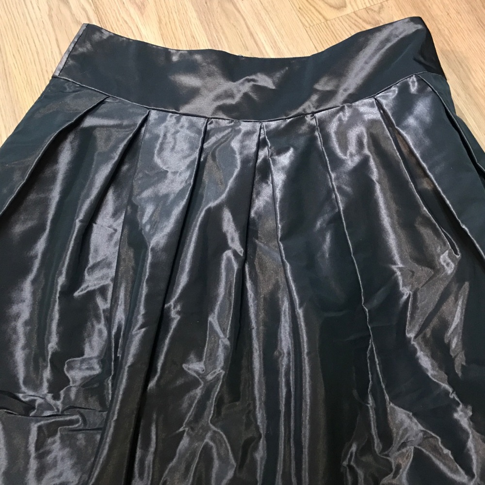 Banana Republic Sz 4 Shimmery Plum Skirt🌸 - Picture 2 of 4
