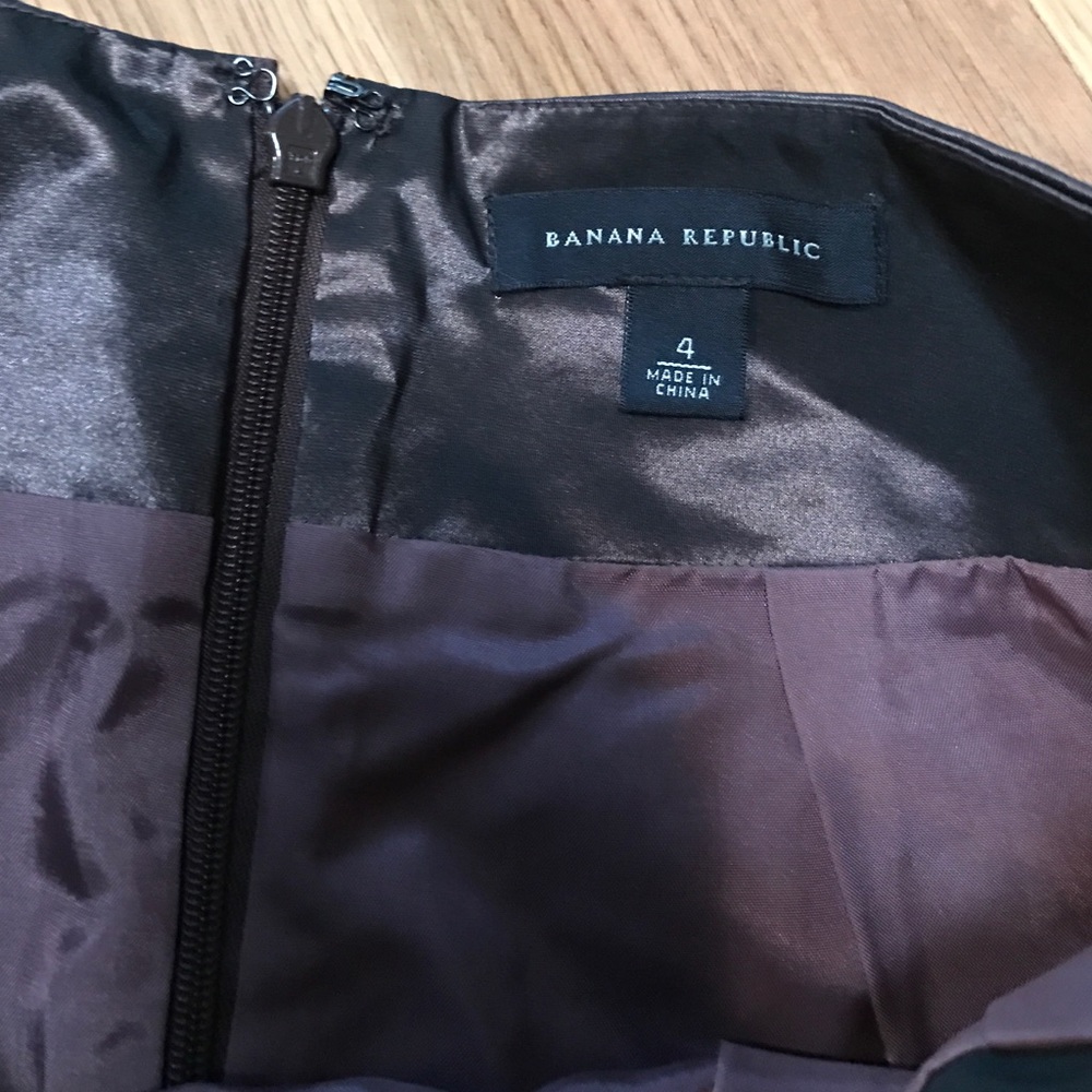Banana Republic Sz 4 Shimmery Plum Skirt🌸 - Picture 3 of 4