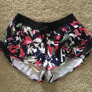 Lululemon Hotty Hot Short 2 1/2"