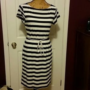 Very nice, fully lined, summer dress!!