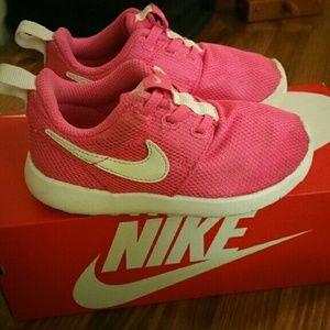 Toddler girl nike roshe