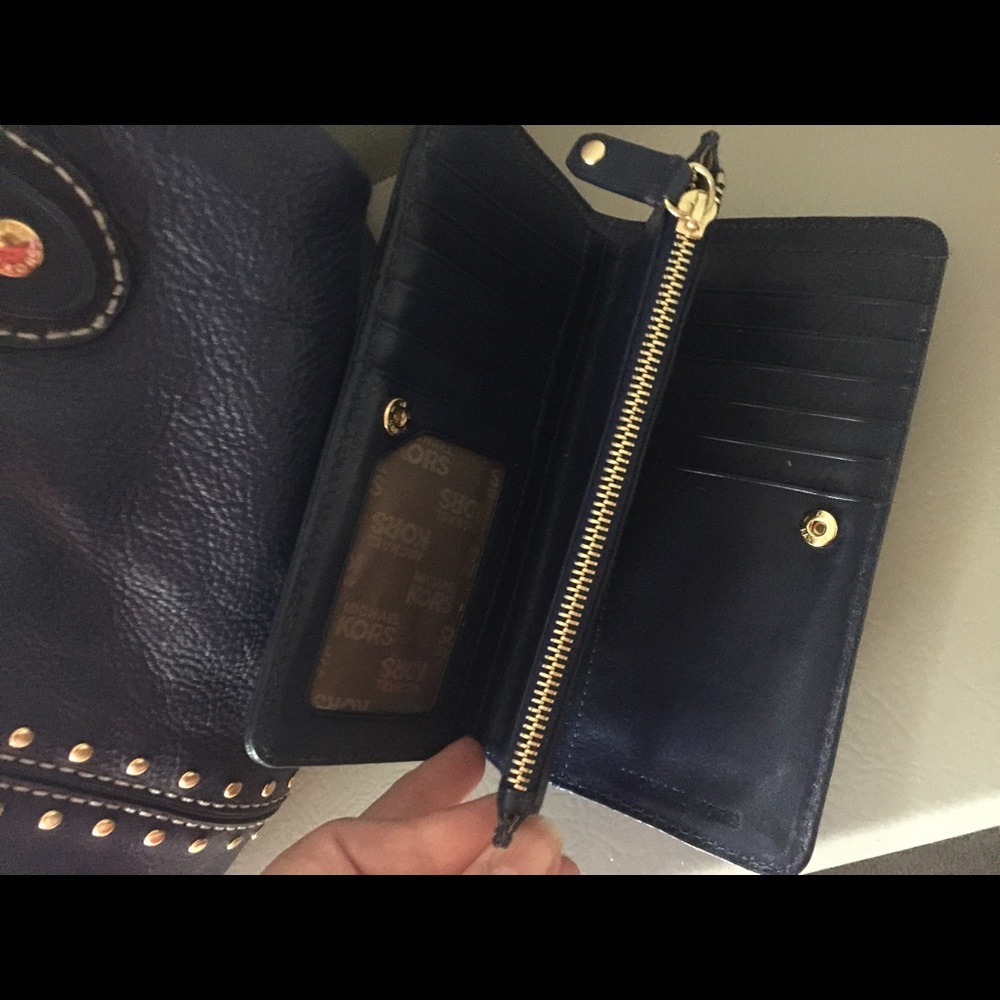 Authentic Michael Kors Bag & matching Wallet - Picture 4 of 4