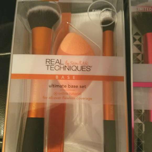 Real techniques limited edition brush sets - Picture 2 of 4