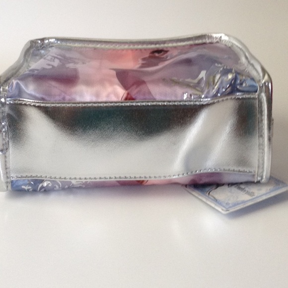 Last one! ☝️ {Disney} Cinderella Med. Makeup Bag - Picture 4 of 4