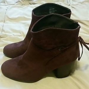 Adorable maroon western style boot