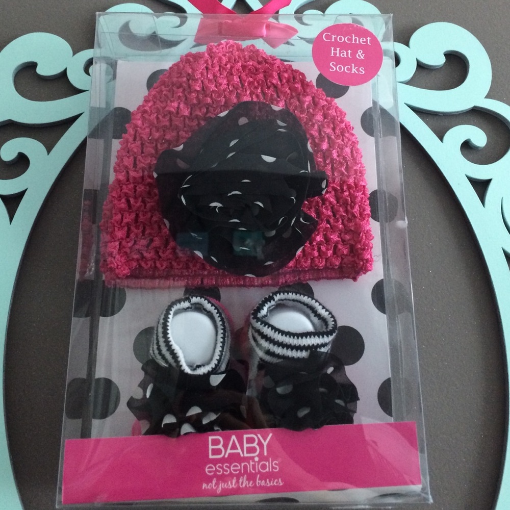 Baby hat and socks set 0-6