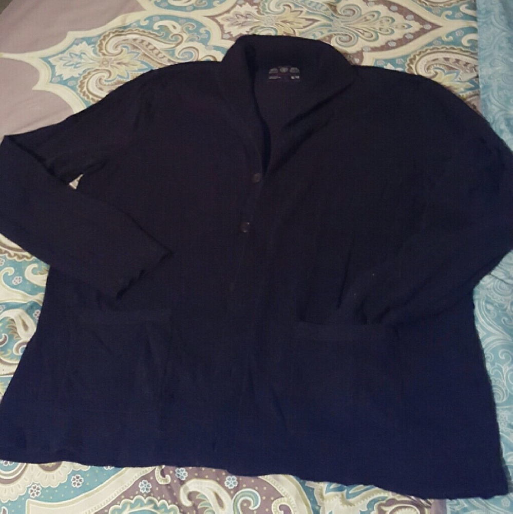 ❌ SOLD ❌ American Eagle Men's cardigan