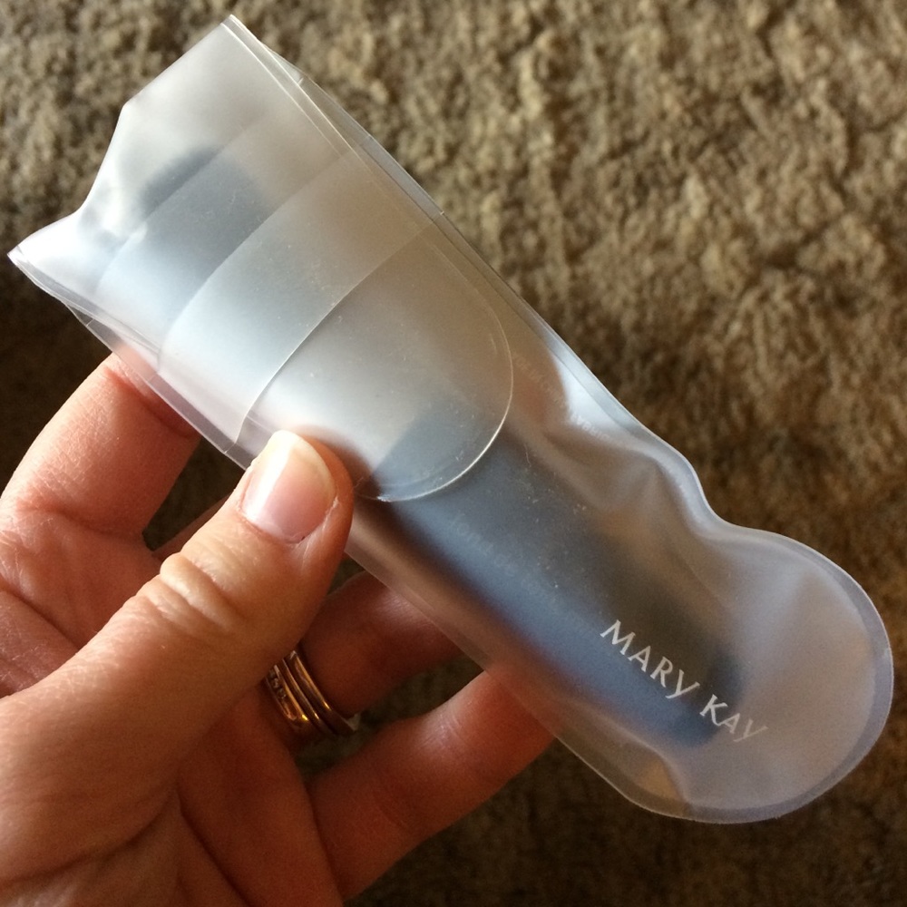 💕price drop💕Mary Kay Mineral Foundation Brush