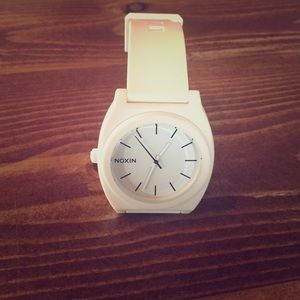 Noxin white watch