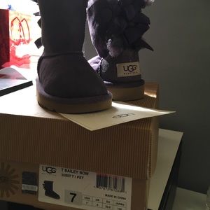 T Bailey Bow Ugg boots (Toddler)