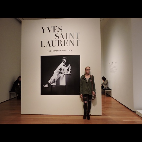 Meet your Posher, Tori - Picture 3 of 4