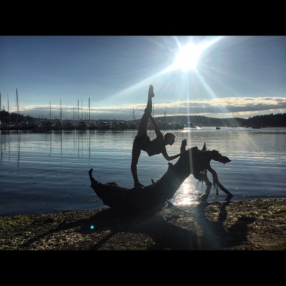 Meet your Posher, Tori - Picture 4 of 4