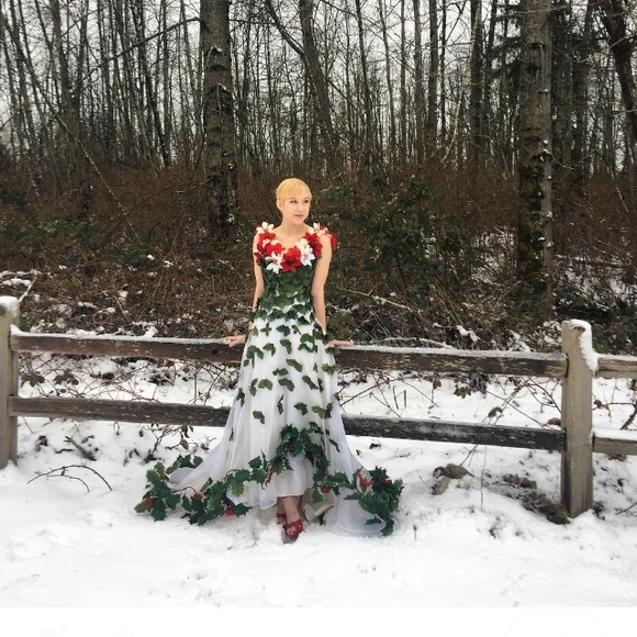 Meet your Posher, Tori - Picture 2 of 4