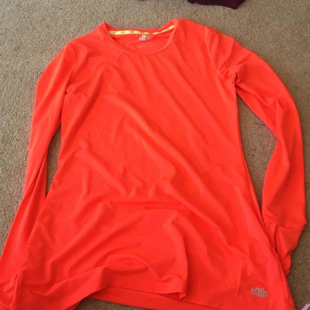 Long sleeve exercise shirt