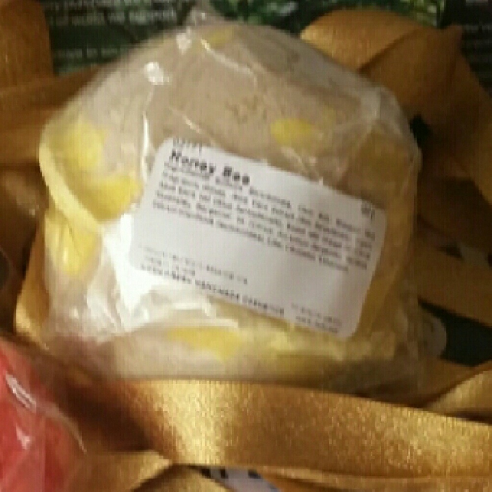 Honey Bee Bath Bomb