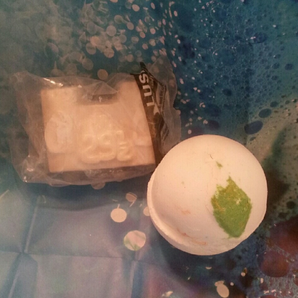 So White Bath Bomb, Snowcastle Soap