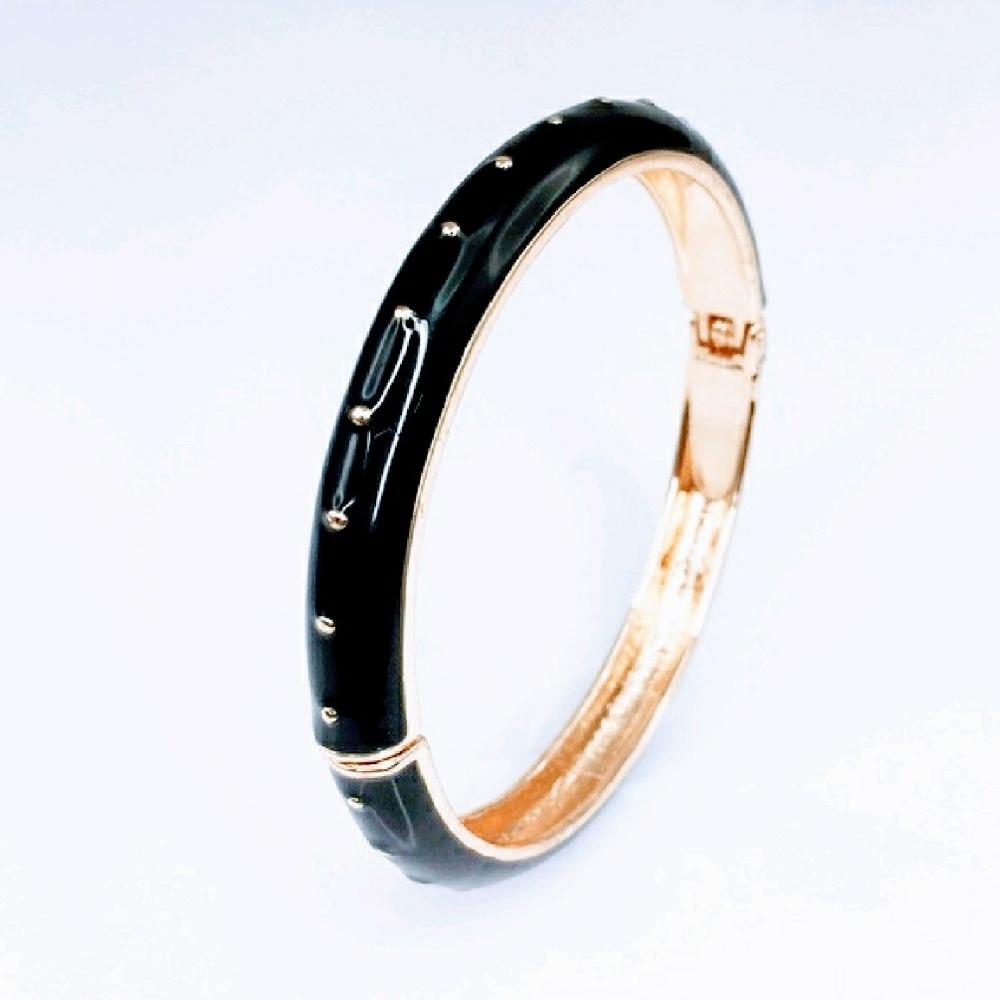 ✨Gorgeous Adia Kibur Dotted Enamel Bangle!