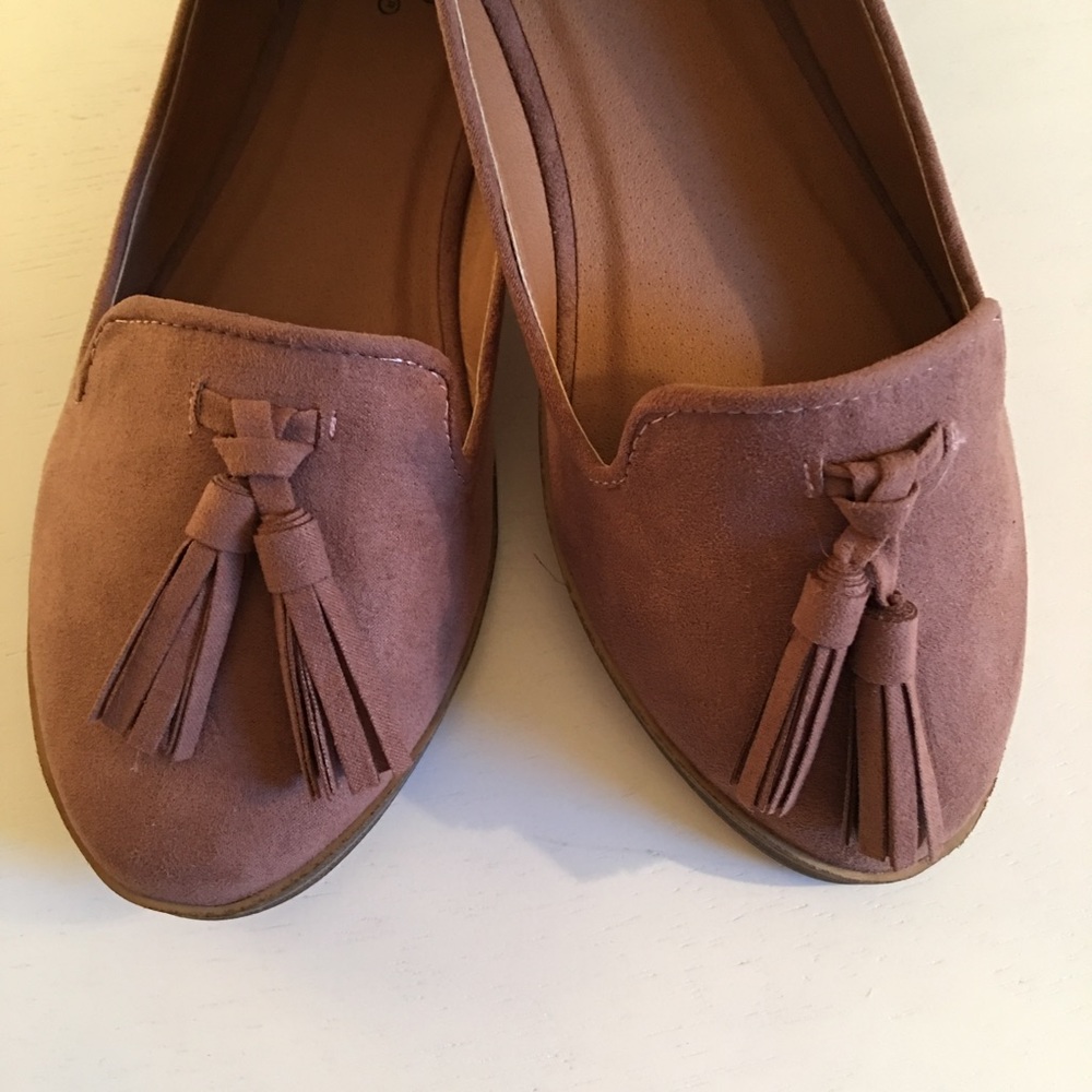 LAST ONE❣️Taupe/Blush Suede Flat with Tassels - Picture 2 of 4