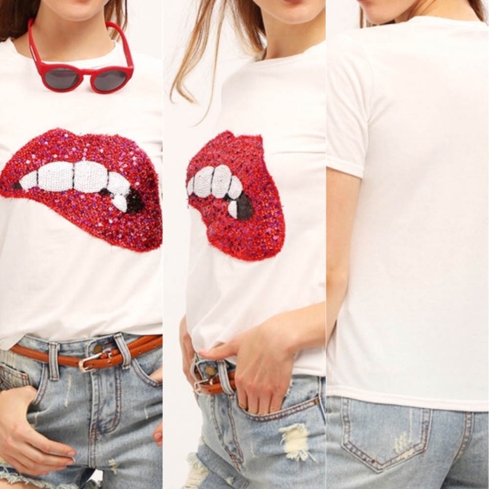 Size M Sparkly Lip Print T shirt - Picture 1 of 3