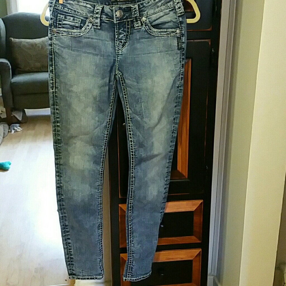 NWOT Silver Aiko Skinny jeans 26/29 (121)