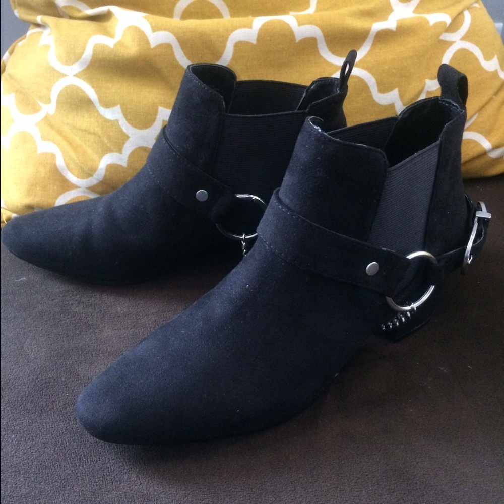 New black booties size 6