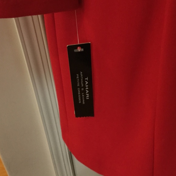 🌹TAHARI BY ARTHUR LEVINE RED LONG SLEEVE DRESS🌹 - Picture 4 of 4