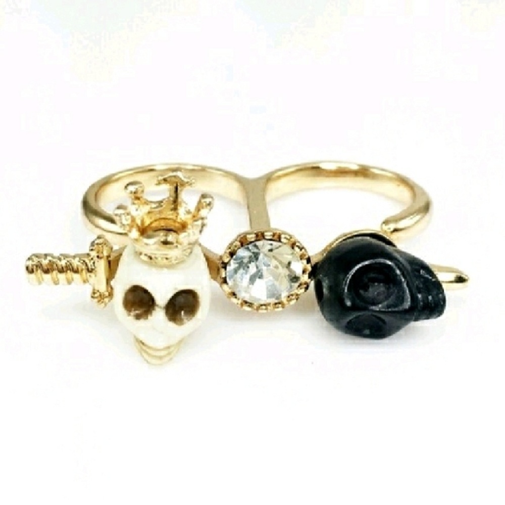 ✨💀Adia Kibur Skull & Crystal 2 Finger Ring!✨