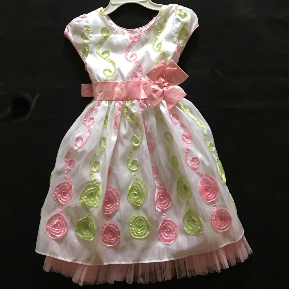 Girls size 6 dress up dress.