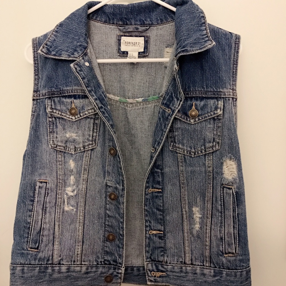 Destroyed denim hacket