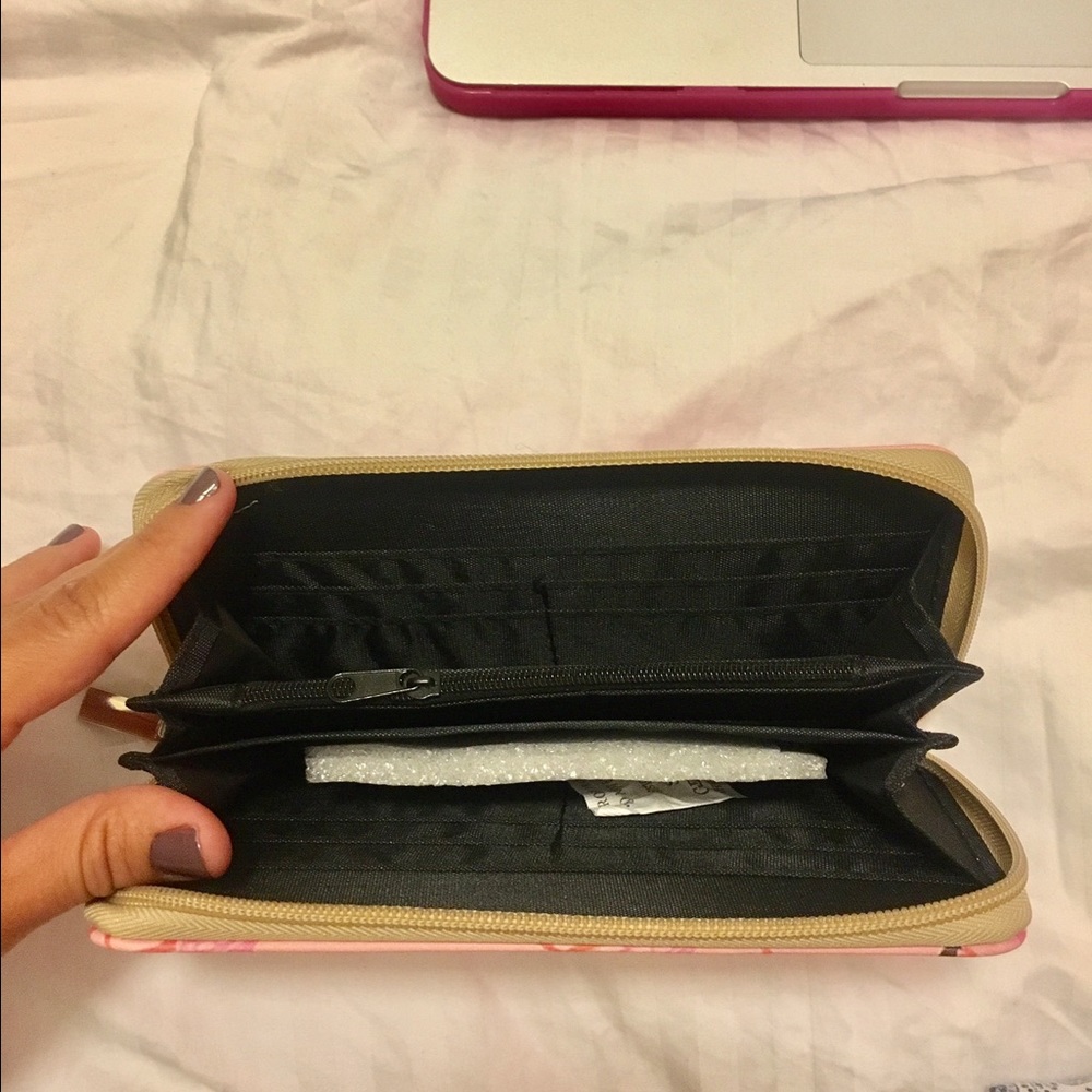 ONLY 1 LEFT !!!!Flamingo wallet zip - Picture 4 of 4