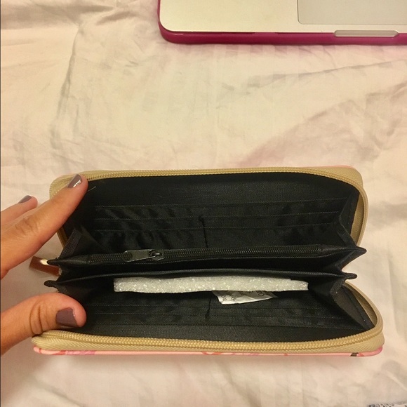 ONLY 1 LEFT !!!!Flamingo wallet zip - Picture 4 of 4