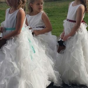 David bridal flower girl dress size 8