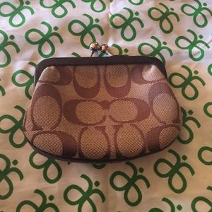Coach signature coin/change purse like new!!!