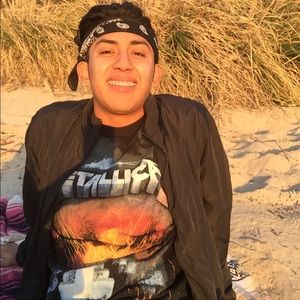 Meet your Posher, Moises