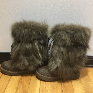 bearpaw furry boots!