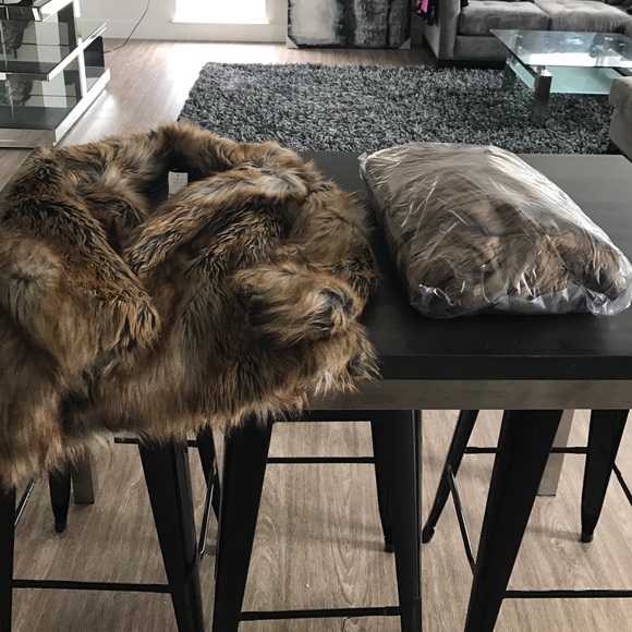 New Bebe fur coat - Picture 2 of 4