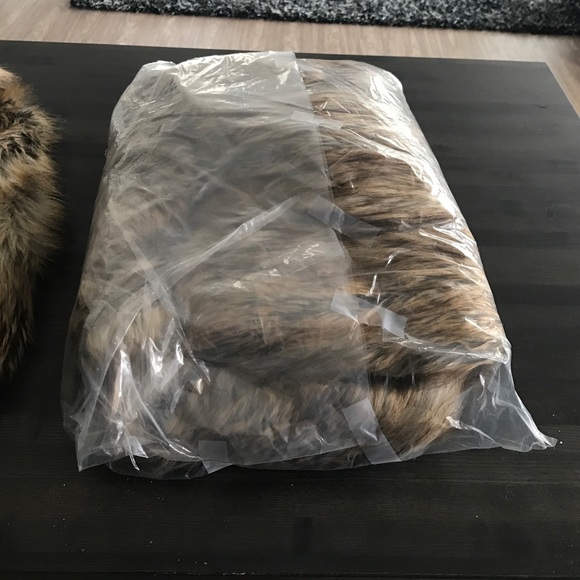 New Bebe fur coat - Picture 4 of 4