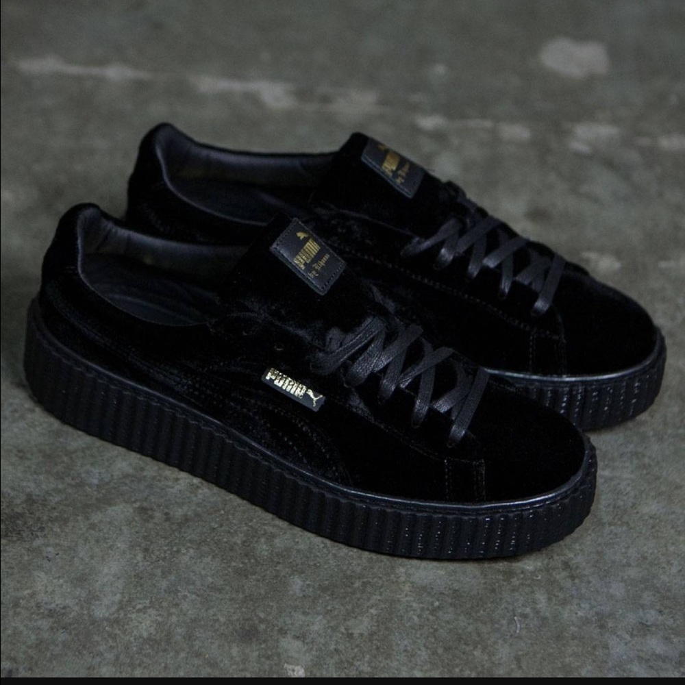 Rihanna Black Velvet Pumas