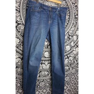 HOLLISTER SUPER SKINNY JEANS