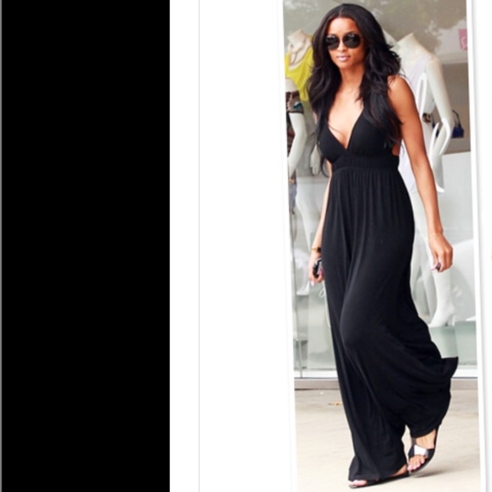 🔥NWT cute low cut halter maxi dress