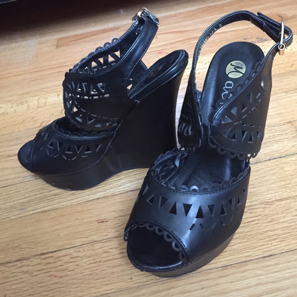 Machi peep toe wedge