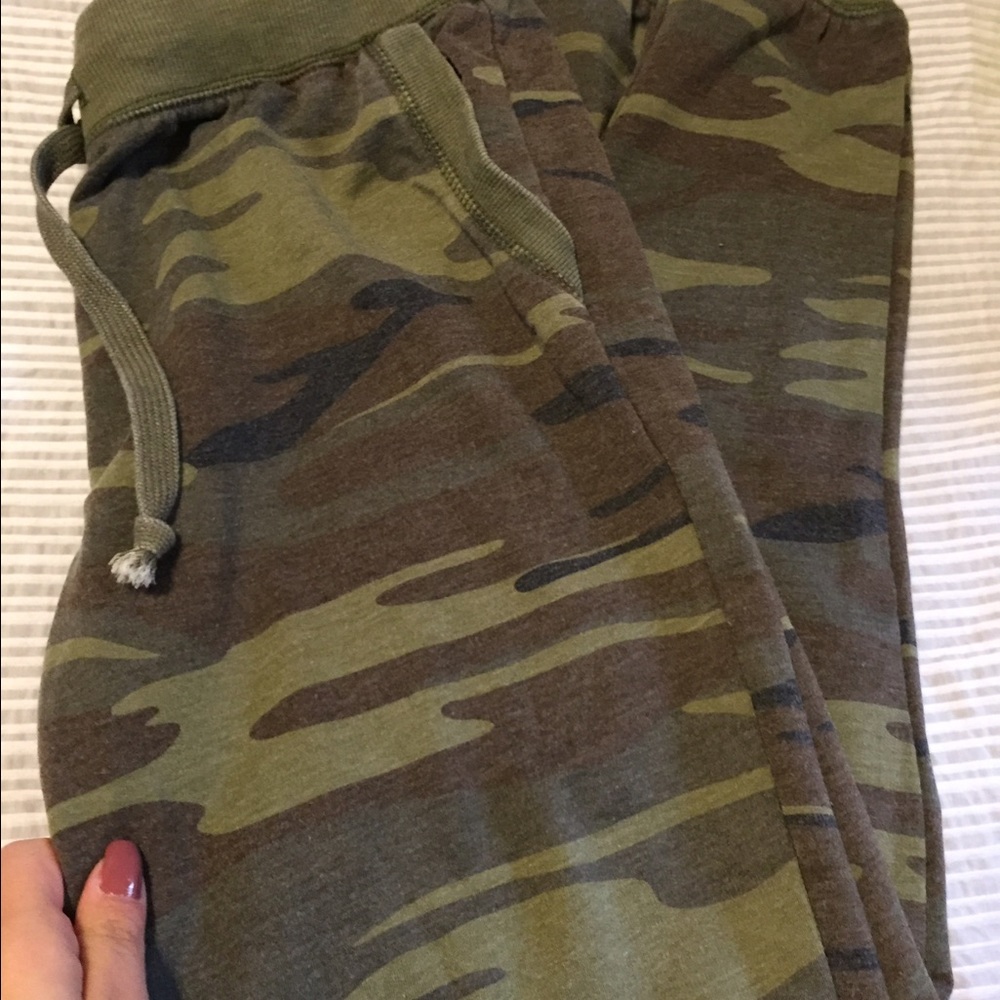 Last one🌷Adorable camo joggers 💕 - Picture 2 of 4