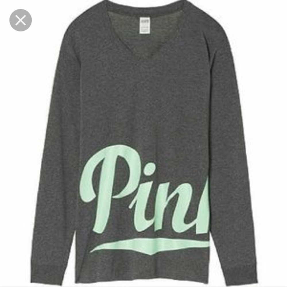 NWOT VS PINK Gray V-neck campus tee💖