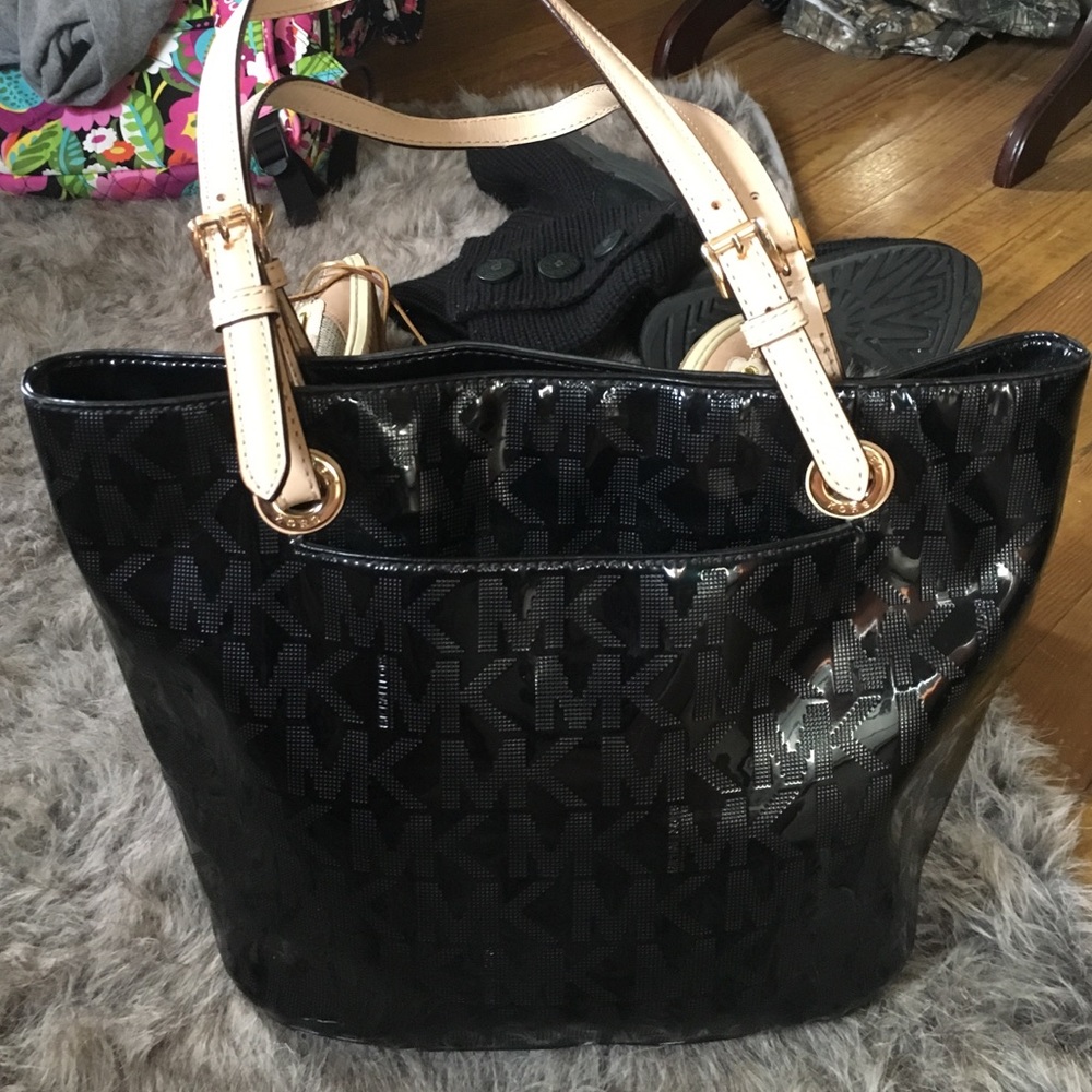 Micheal Kors purse