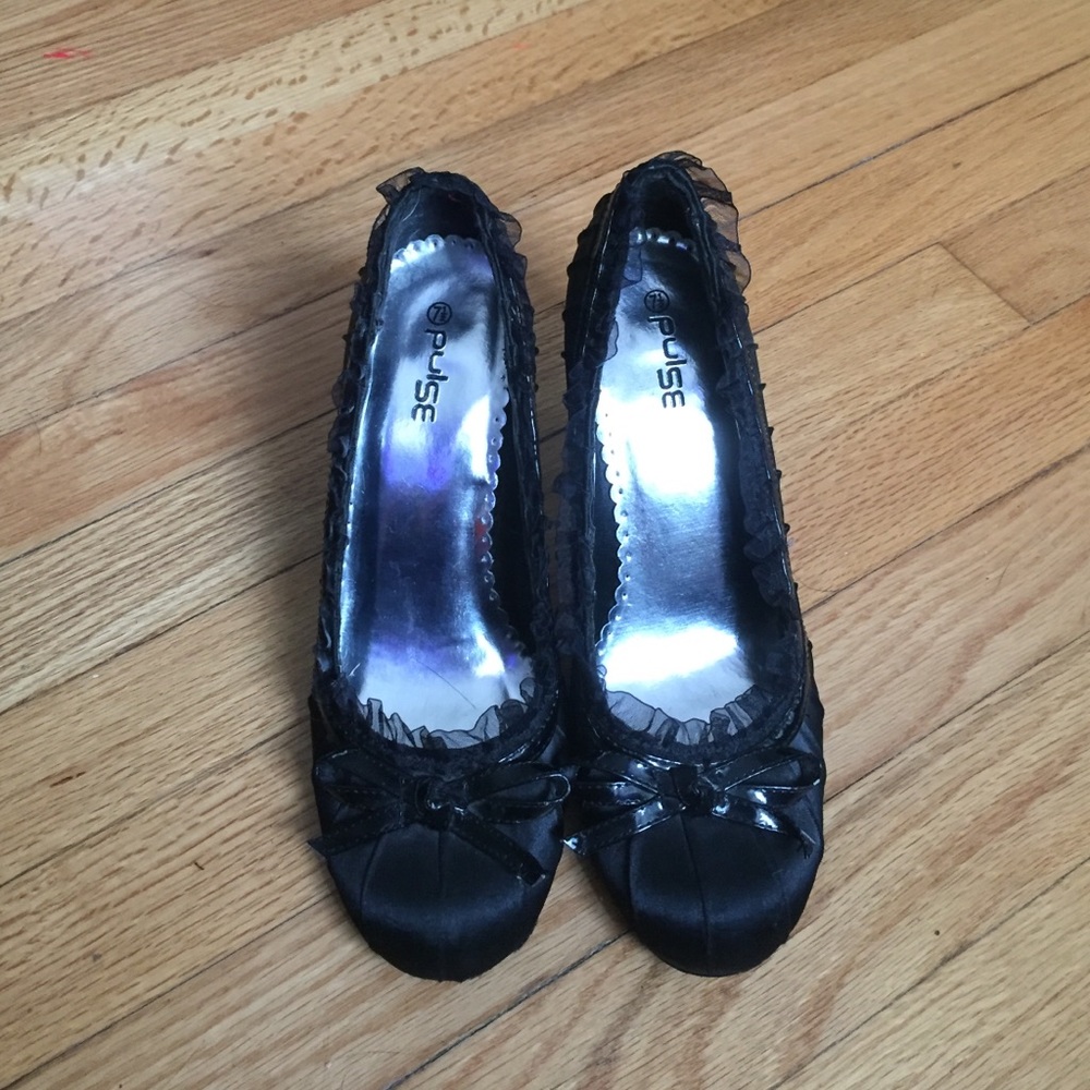 Pulse black lace heel
