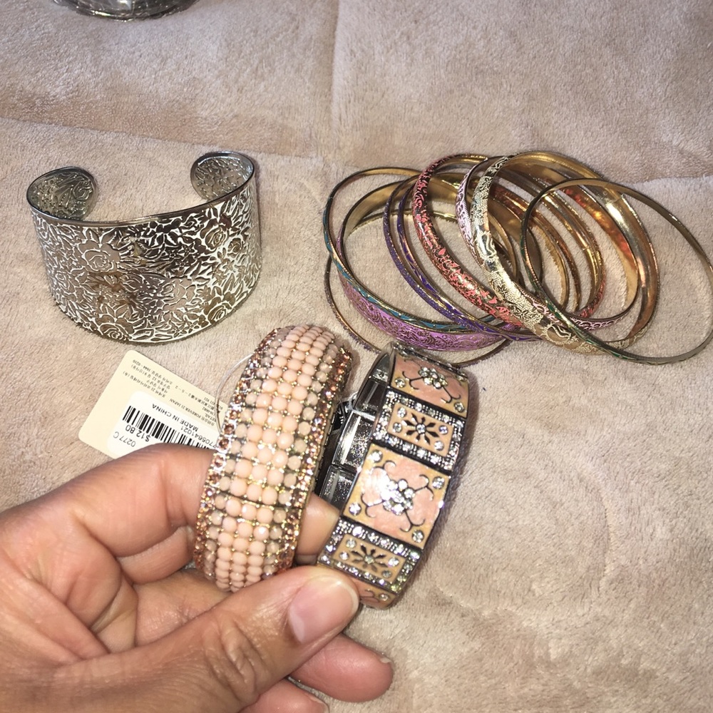 ✨Set of 4 Bracelet Bundle😍✨ Pink & Gold Theme💞✨