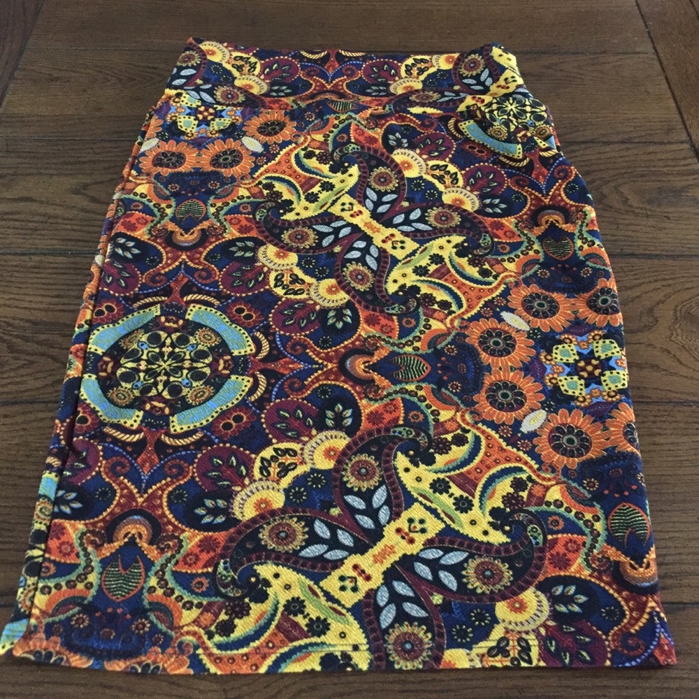 S LulaRoe Cassie - worn once